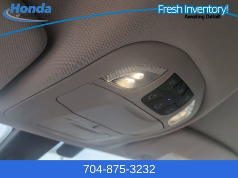 Used 2017 Chrysler Pacifica Touring-L w/ Tire & Wheel Group image 26