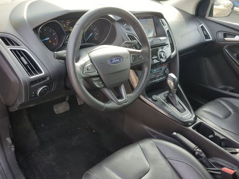 Used 2017 Ford Focus Titanium image 2