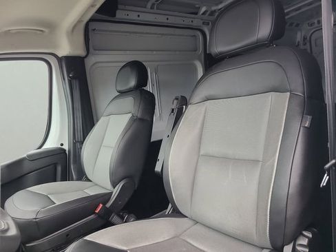 Used 2025 RAM ProMaster 2500 w/ Convenience Group image 18