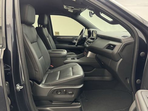 Used 2022 Chevrolet Suburban RST w/ Sport Performance Package image 18