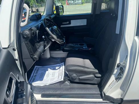 Used 2008 Toyota FJ Cruiser 4WD image 38
