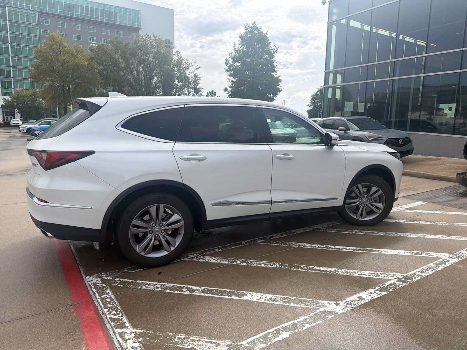 Used 2023 Acura MDX FWD image 5