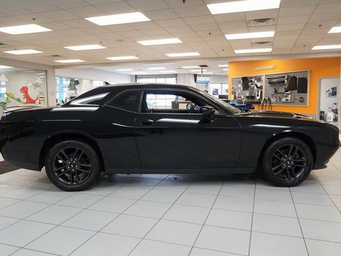 Used 2019 Dodge Challenger SXT w/ Driver Convenience Group image 12