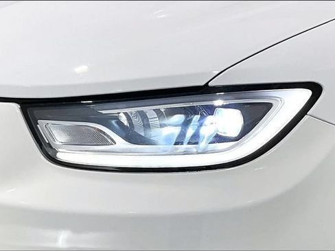 Used 2023 Chrysler Pacifica Touring-L AWD/4WD image 40