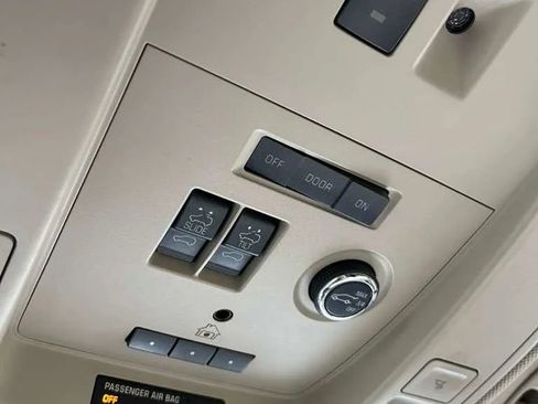 Used 2018 GMC Yukon XL Denali w/ Denali Ultimate Package image 16