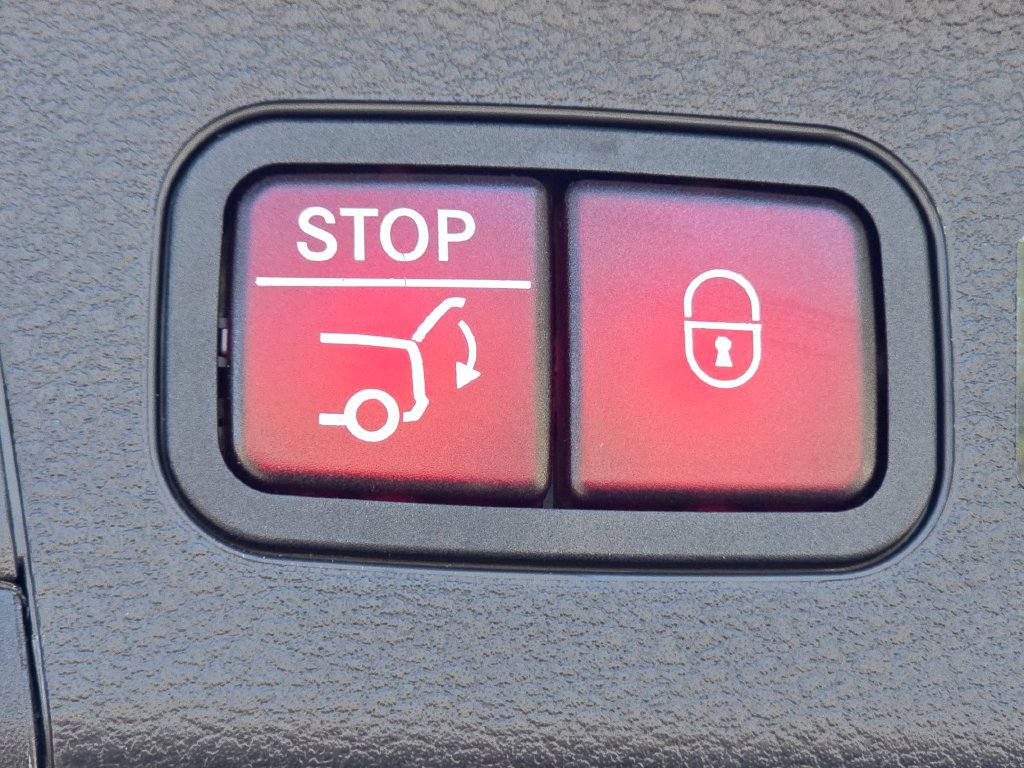 Certified 2026 Mercedes-Benz GLS 450 4MATIC image 17