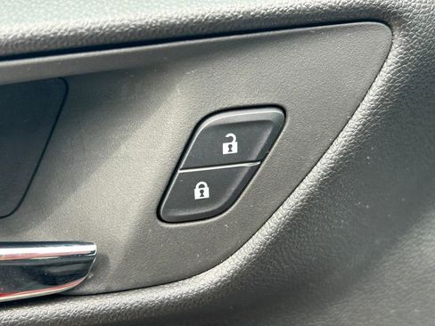 Used 2026 Chevrolet Trax RS w/ Sunroof Package FWD image 25
