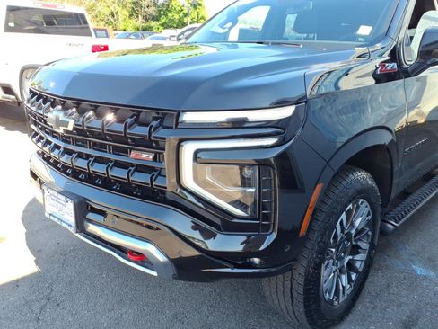 Used 2025 Chevrolet Suburban Z71 AWD/4WD image 7