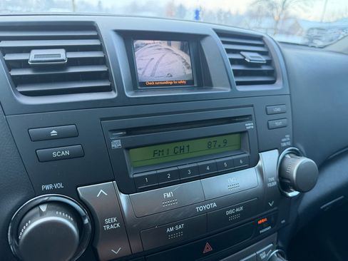 Used 2010 Toyota Highlander SE image 13