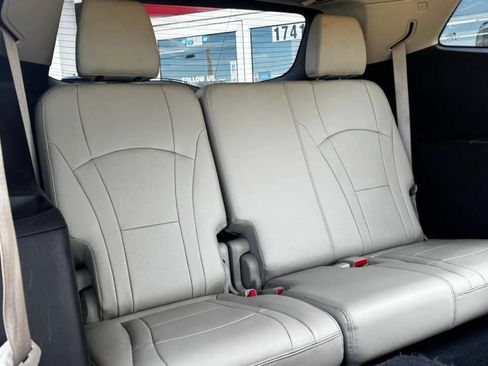 Used 2018 Buick Enclave Essence image 22