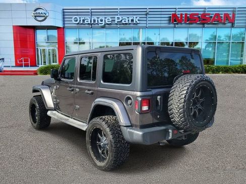 Used 2018 Jeep Wrangler Unlimited Sahara image 3