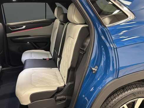 Used 2025 Volkswagen Atlas Cross Sport SEL Premium R-Line image 24