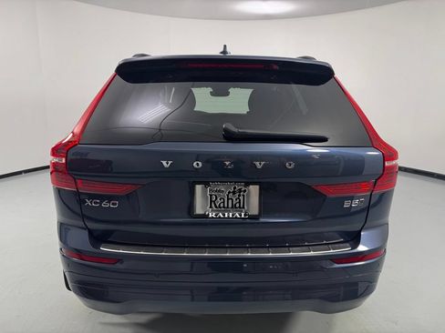 Used 2022 Volvo XC60 B5 Momentum w/ Advanced Package AWD/4WD image 6
