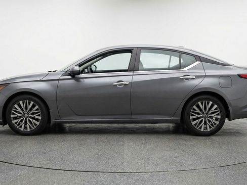 Used 2025 Nissan Altima 2.5 SV image 5
