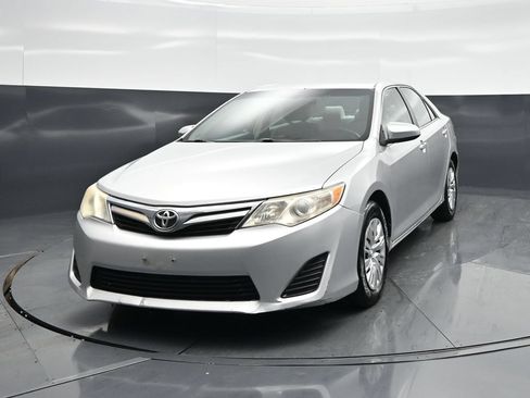 Used 2014 Toyota Camry LE FWD image 48