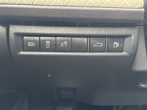 Used 2025 Toyota Camry XLE AWD/4WD image 28