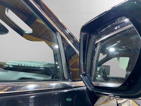 Used 2023 GMC Yukon XL SLT image 13