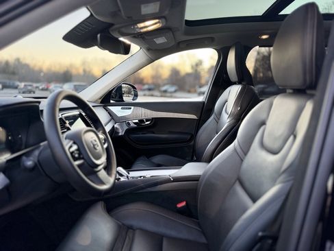 Used 2025 Volvo XC90 T8 Ultra w/ Lounge Package image 15