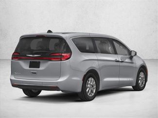 Used 2024 Chrysler Pacifica Touring-L video 2