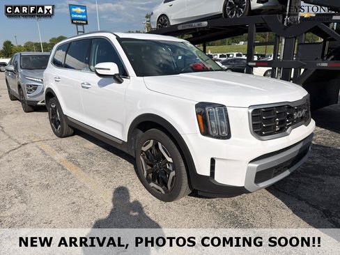Used 2025 Kia Telluride S FWD image 1
