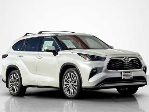 Used 2023 Toyota Highlander Platinum image 7