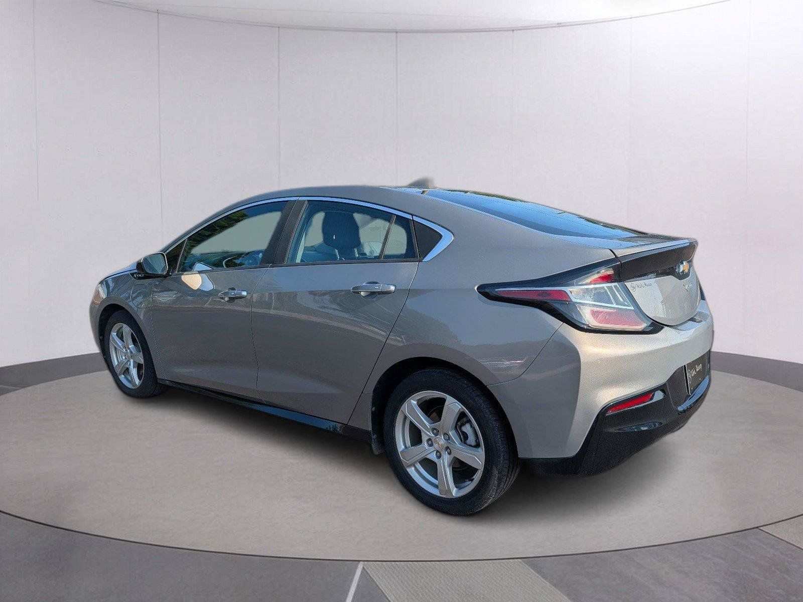 Used 2017 Chevrolet Volt LT FWD image 5
