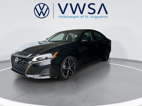 Used 2024 Nissan Altima 2.5 SR FWD image 3