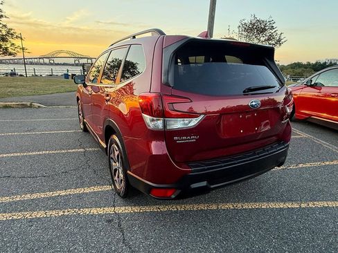 Used 2019 Subaru Forester Premium AWD/4WD image 5