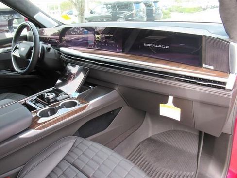 Certified 2026 Cadillac Escalade Platinum Sport w/ LPO, ONYX Package AWD/4WD image 12