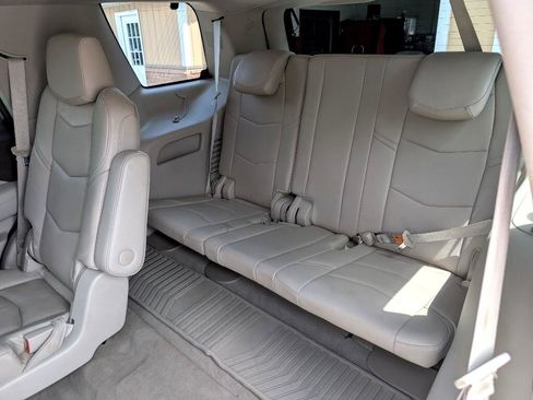 Used 2015 Cadillac Escalade Premium image 16