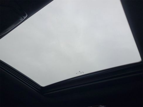 Used 2024 BMW 330i Sedan image 31