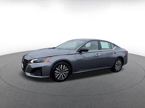Used 2025 Nissan Altima 2.5 SV FWD image 8