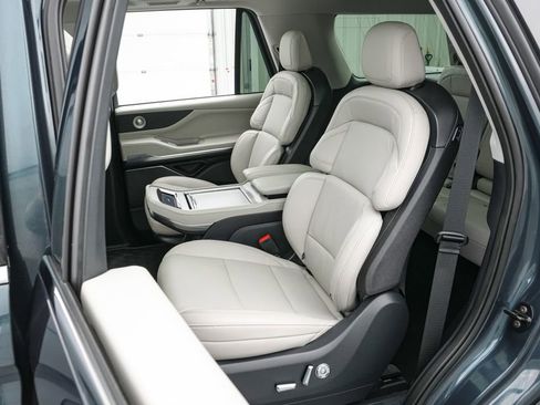 Used 2025 Lincoln Navigator Reserve image 27