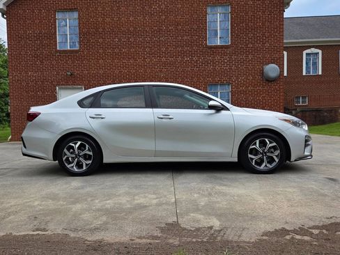 Used 2021 Kia Forte LXS FWD image 4