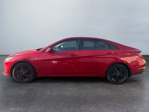 Used 2023 Hyundai Elantra SEL FWD image 2