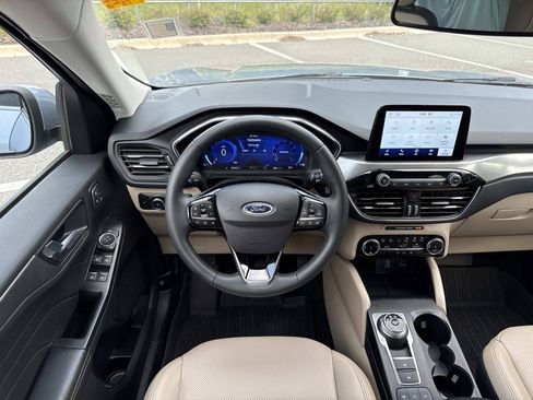 Used 2022 Ford Escape Titanium w/ Class II Trailer Tow Package AWD/4WD image 13