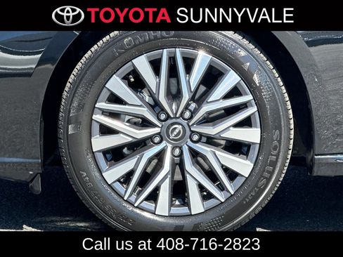 Used 2025 Nissan Altima 2.5 SV FWD image 12