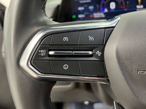 Used 2025 Chevrolet Suburban LT RWD image 54