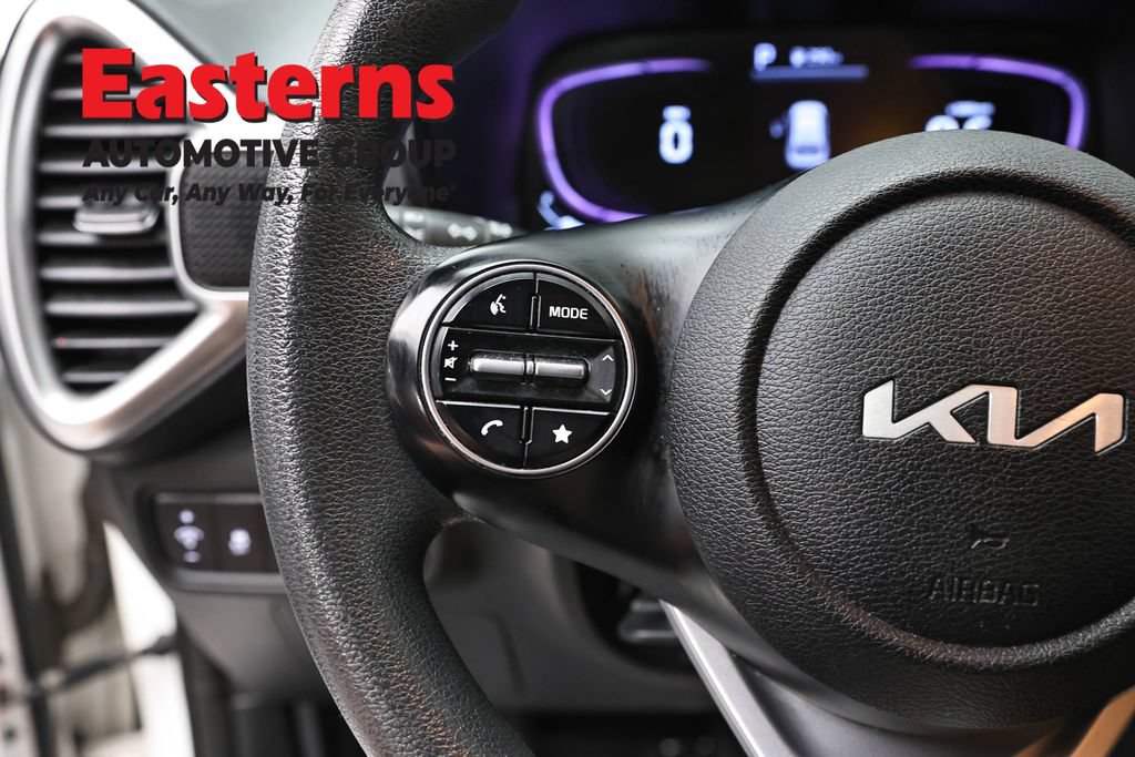 Used 2023 Kia Soul LX FWD image 16