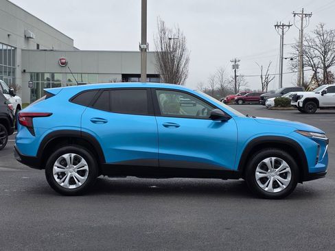 Used 2025 Chevrolet Trax LS image 4