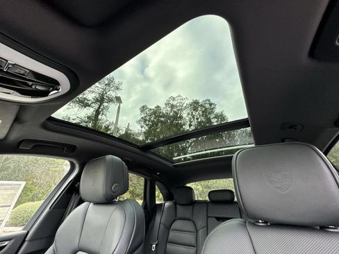 Certified 2026 Porsche Macan AWD/4WD image 18