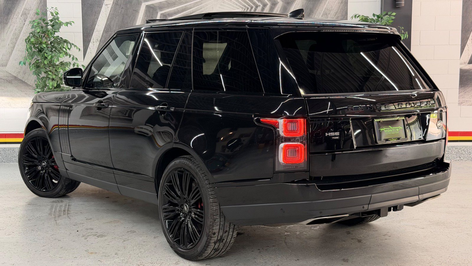 Used 2022 Land Rover Range Rover P525 Westminster Edition AWD/4WD image 4