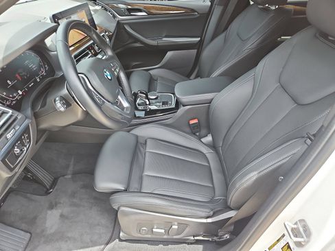 Used 2024 BMW X4 xDrive30i w/ Parking Assistance Package AWD/4WD image 14