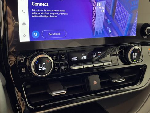 Used 2023 Toyota Highlander Platinum image 21