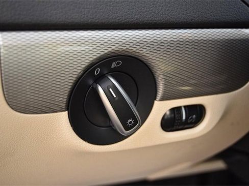 Used 2017 Volkswagen Jetta SE image 12