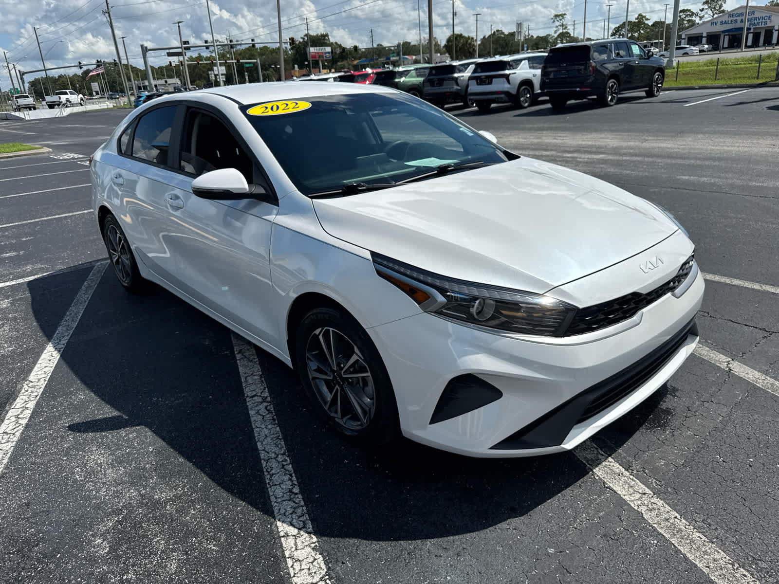 Used 2022 Kia Forte LXS w/ LXS Technology Package FWD image 3