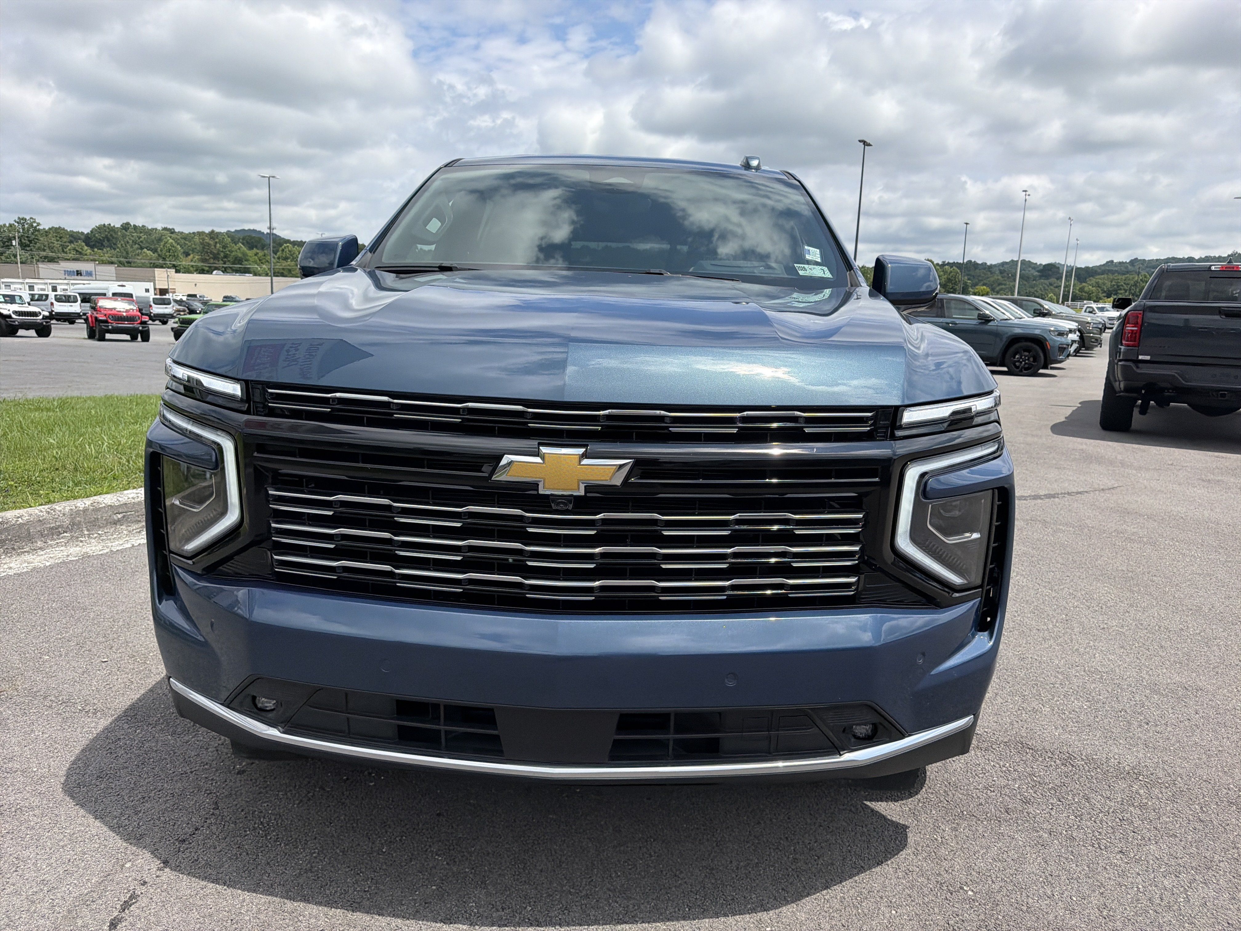 Used 2026 Chevrolet Tahoe High Country AWD/4WD image 2