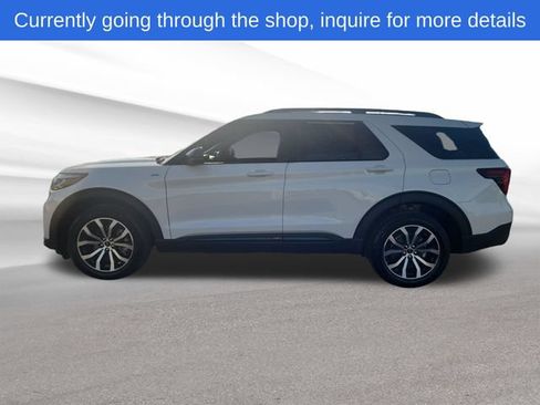 Used 2025 Ford Explorer ST-Line AWD/4WD image 2