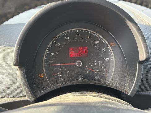 Used 2010 Volkswagen Beetle Coupe FWD image 9