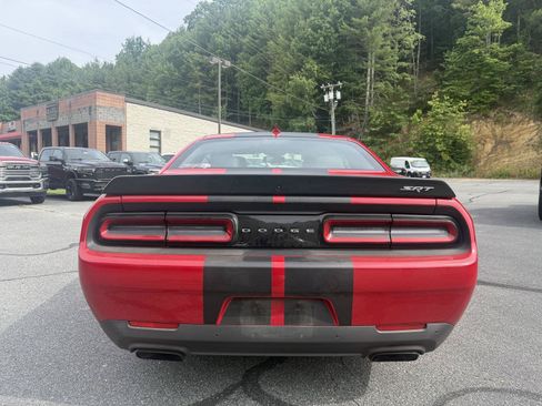 Used 2016 Dodge Challenger SRT Hellcat RWD image 6